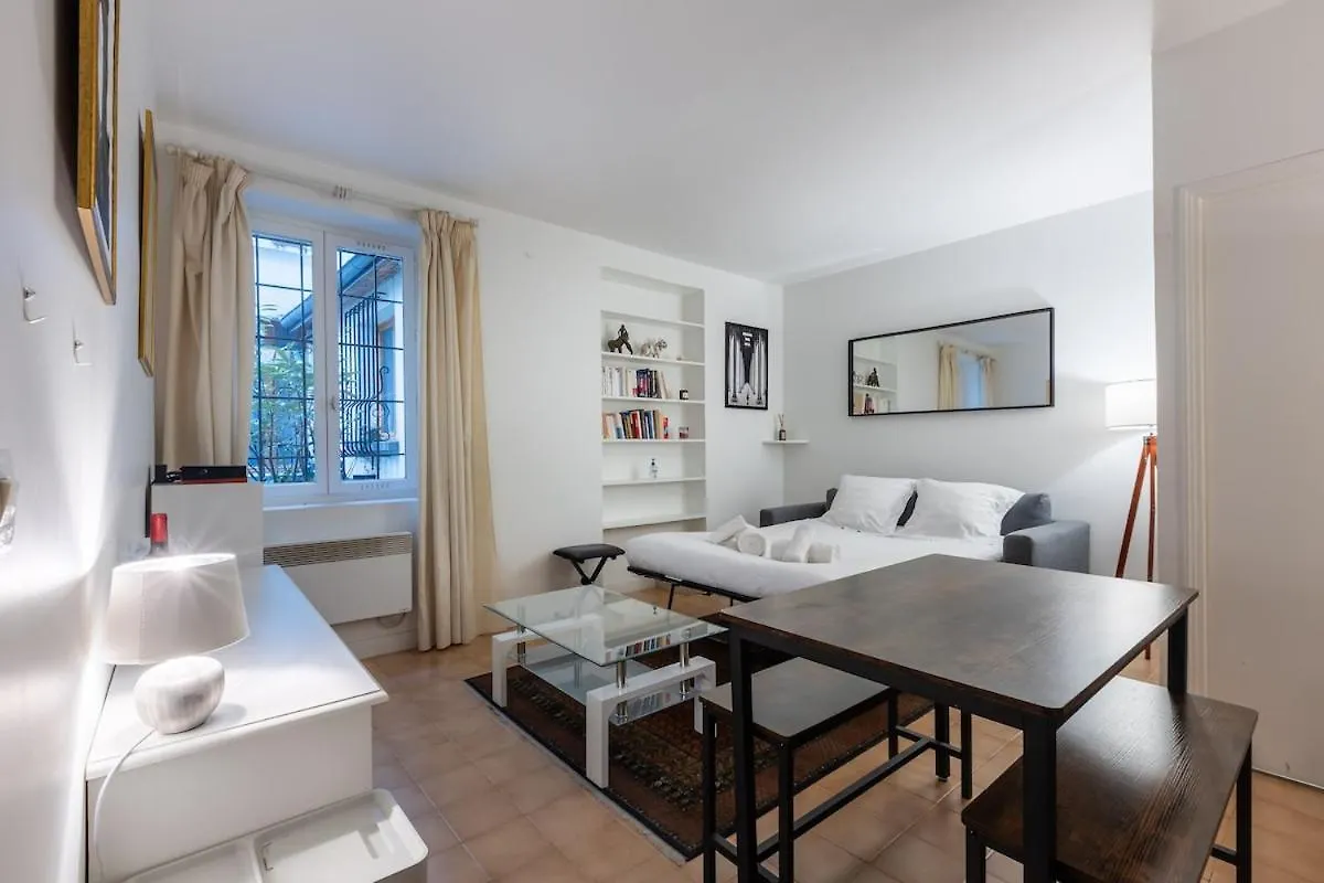 Cosy Apartment Well Located In Paris Center