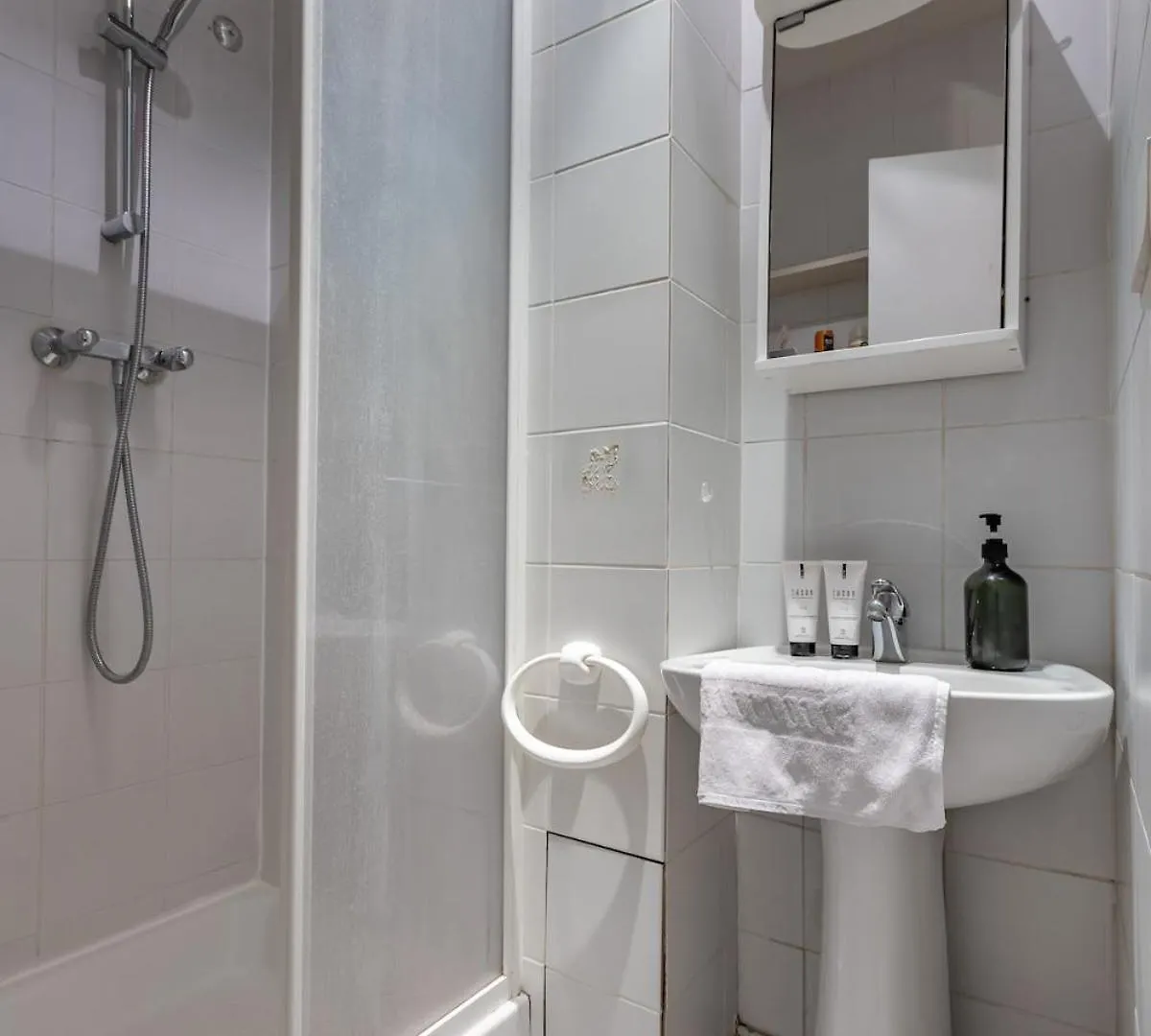 Cosy Apartment Well Located In Paris Center