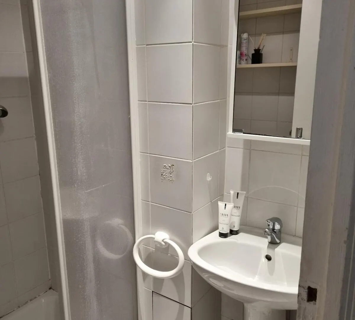 Cosy Apartment Well Located In Paris Center 0*,