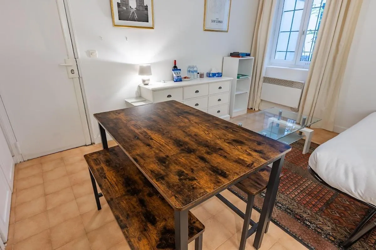 Cosy Apartment Well Located In Paris Center
