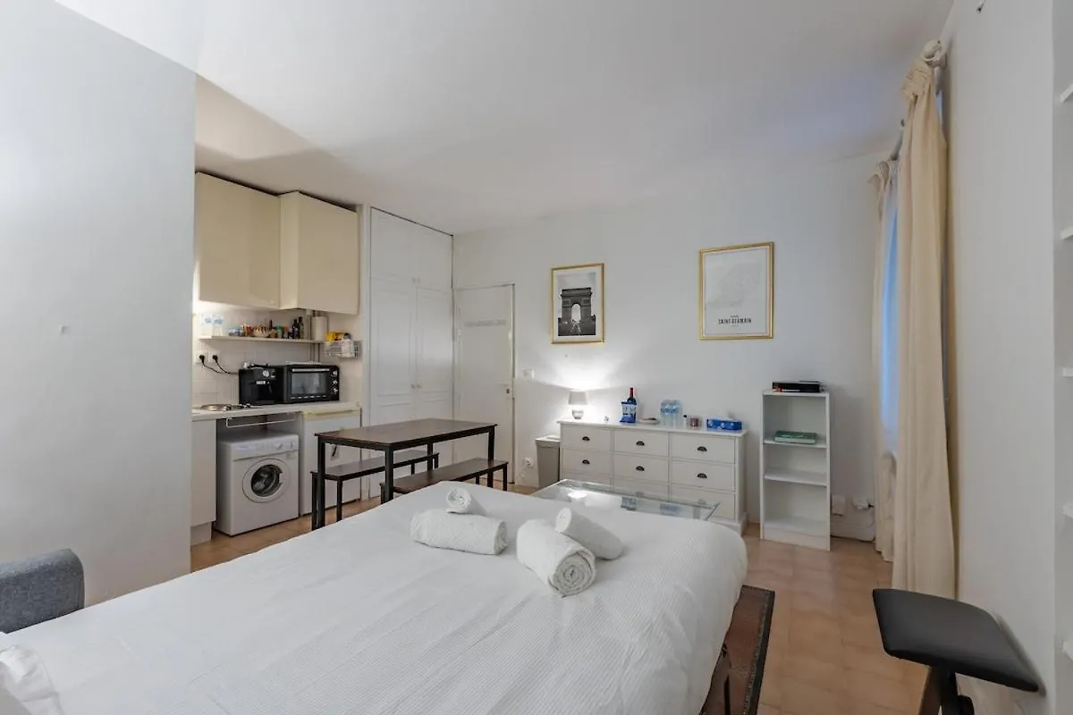 Cosy Apartment Well Located In Paris Center